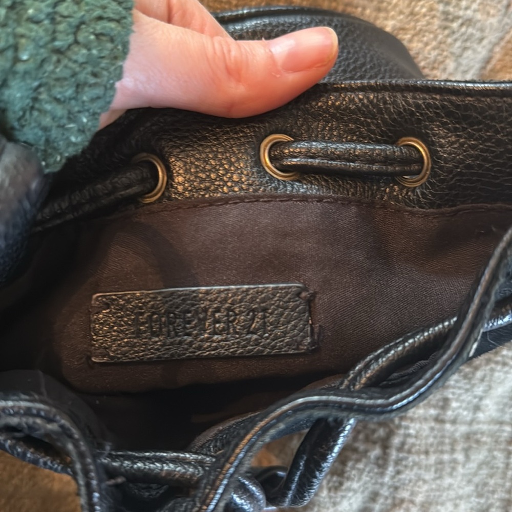Forever 21 Small Black Bucket Bag Cross Body - Picture 2 of 3